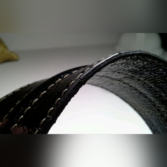 PERLINA NEW YORK REAL PATENT LEATHER HANDBAG - Picture 10 of 10